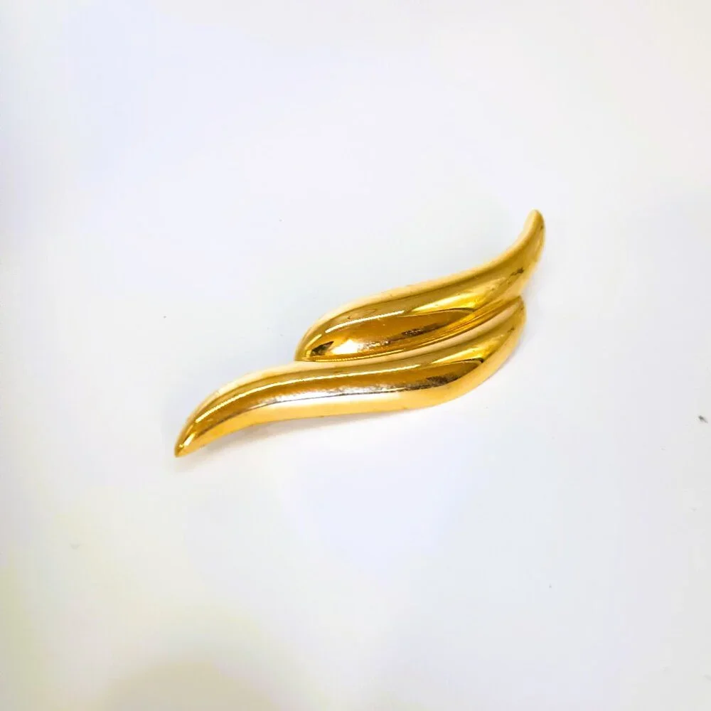 Napier Gold Tone Wave Brooch  Women's Asymmetrical Pin Jewelry